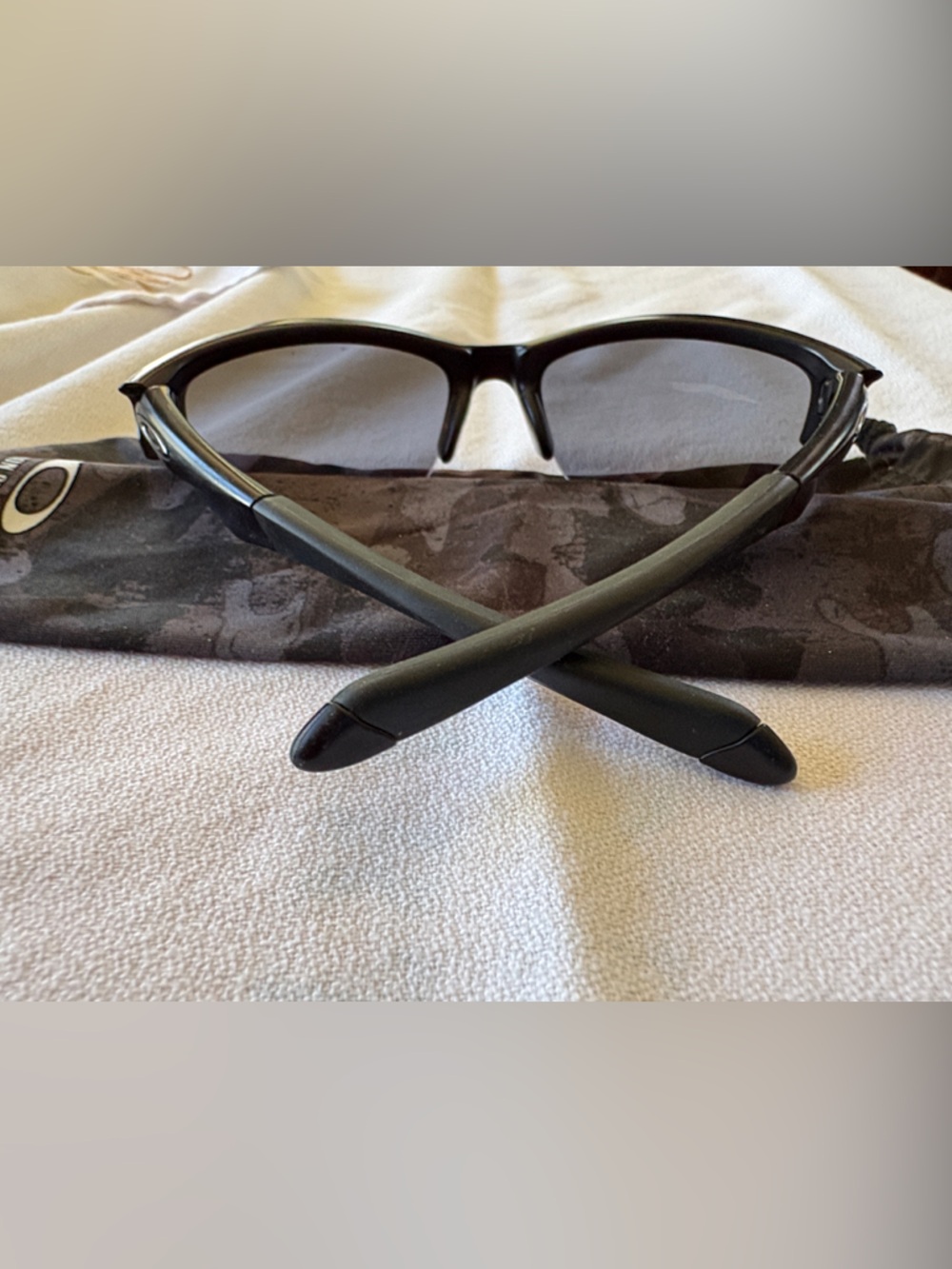 Oakley Quarter Jacket Men’s Wrap Sunglasses in Black with Grey Lenses - Picture 4 of 5